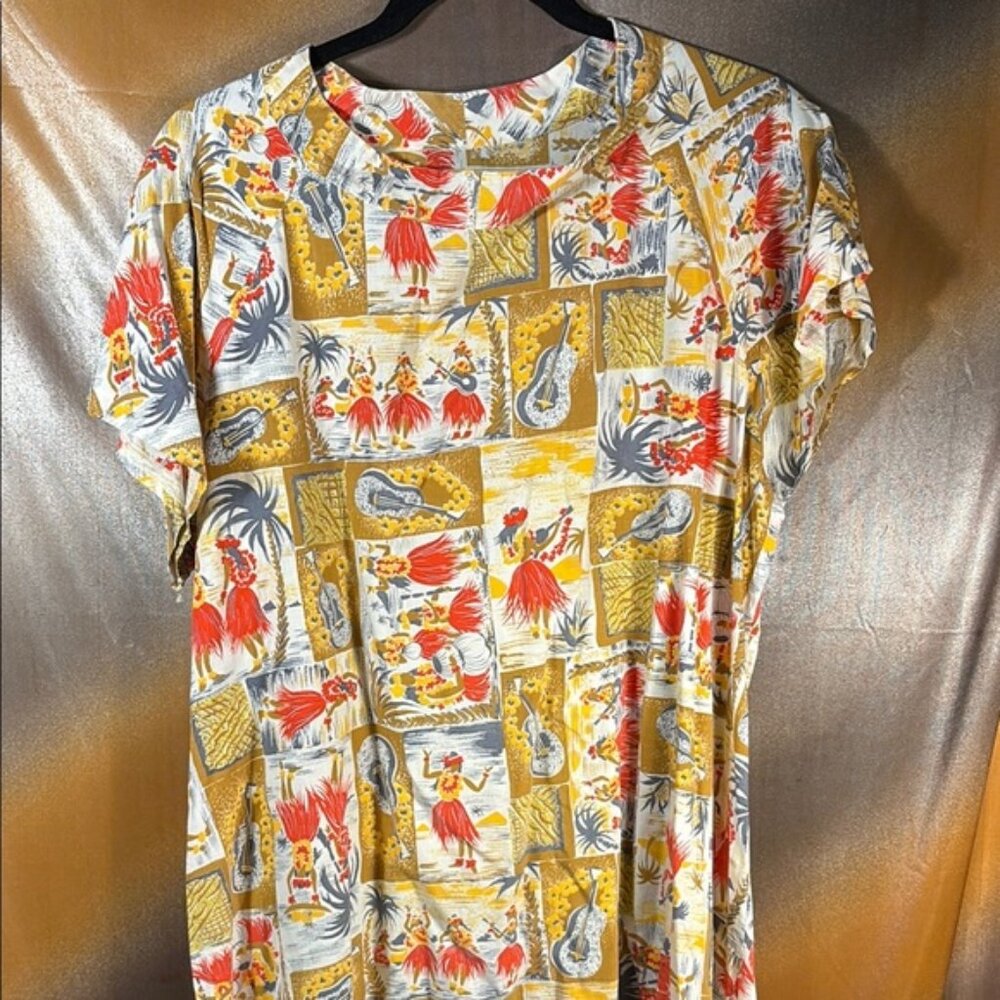 Volup plus vintage Colorful Hawaiian Print cotton house dress. 46” chest F1